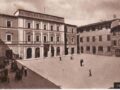Foto della piazza alla fine degli anni Quaranta del Novecento