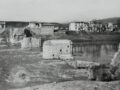 Il ponte distrutto dalle mine tedesche nel luglio 1944. Gli alleati tentano il getto del ponte mobile in ferro